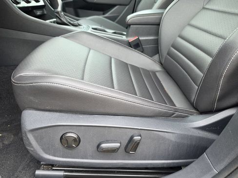 Used 2024 Volkswagen Jetta SE FWD image 18