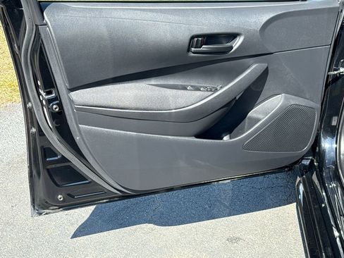 Used 2025 Toyota Corolla LE image 10
