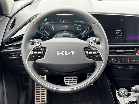 New 2025 Kia Niro SX Touring image 23