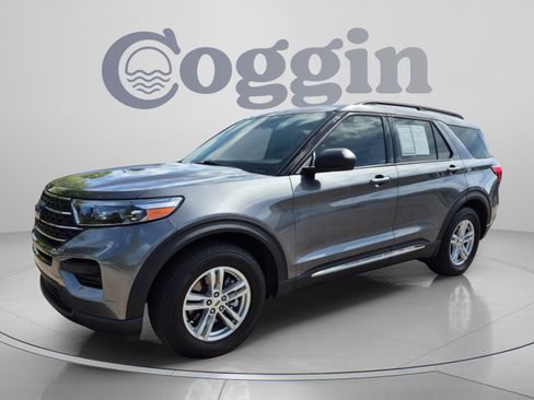 Certified 2022 Ford Explorer XLT RWD image 1