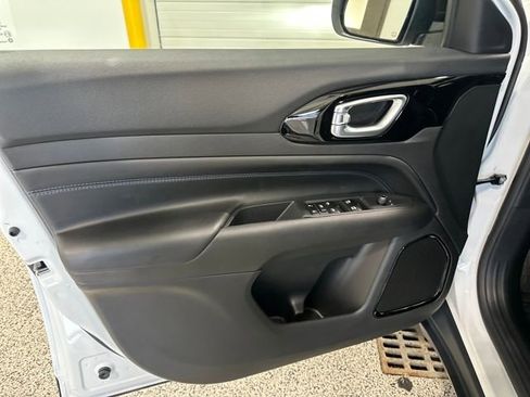 New 2026 Jeep Compass Latitude image 4