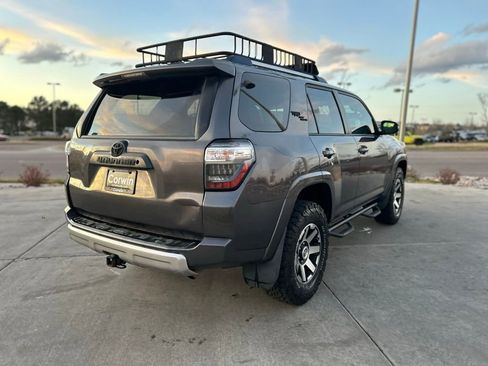 Used 2017 Toyota 4Runner TRD Off-Road Premium AWD/4WD image 8