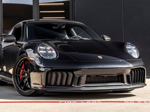 Certified 2026 Porsche 911 Carrera 4 GTS AWD/4WD image 9