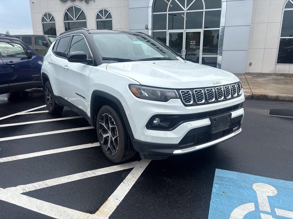 Used 2024 Jeep Compass Limited AWD/4WD image 3