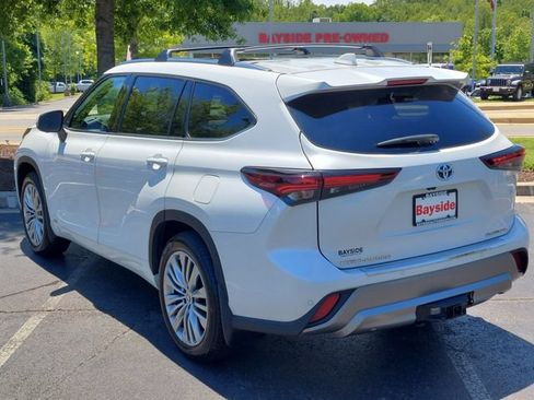 Used 2024 Toyota Highlander Platinum AWD/4WD image 17
