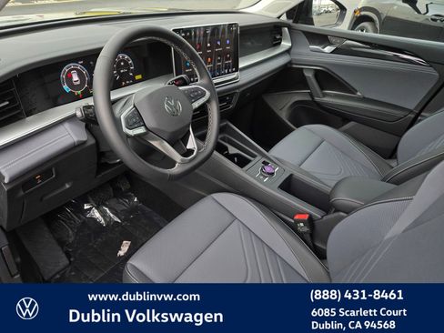 New 2026 Volkswagen Tiguan SE AWD/4WD image 9