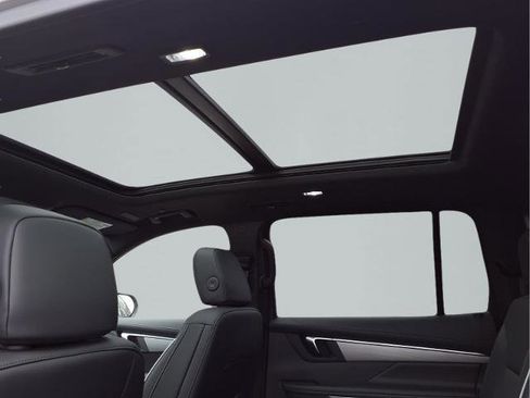 Used 2025 Buick Enclave Preferred w/ Power Package image 24