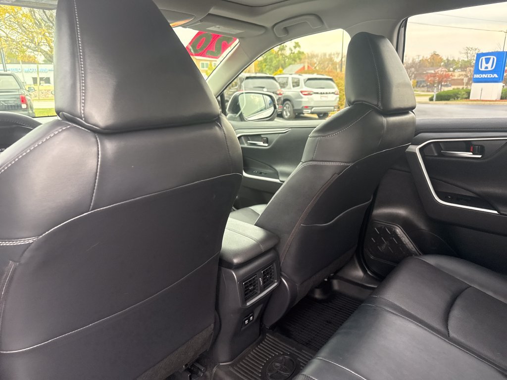 Used 2020 Toyota RAV4 Limited AWD/4WD image 23