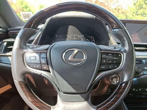Used 2019 Lexus ES 350 w/ Premium Package FWD image 16
