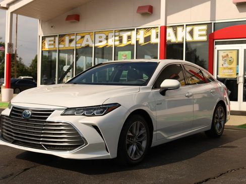 Used 2019 Toyota Avalon XLE w/ Moonroof Package FWD image 1