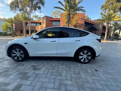Used 2021 Tesla Model Y Long Range AWD/4WD image 5