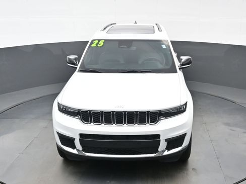 Used 2025 Jeep Grand Cherokee L Limited AWD/4WD image 40
