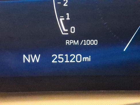 Used 2024 Cadillac XT4 Luxury w/ Cold Weather Package AWD/4WD image 20