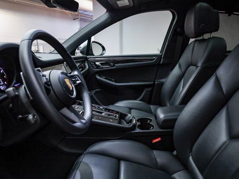 Used 2025 Porsche Macan image 22