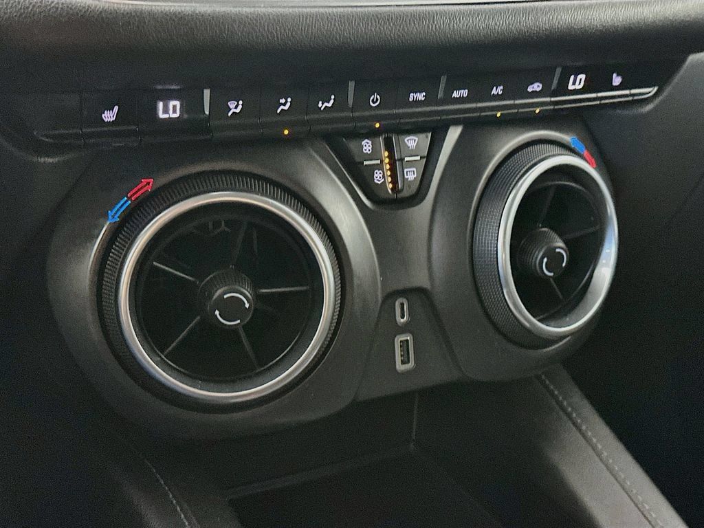 Used 2019 Chevrolet Blazer LT AWD/4WD image 18