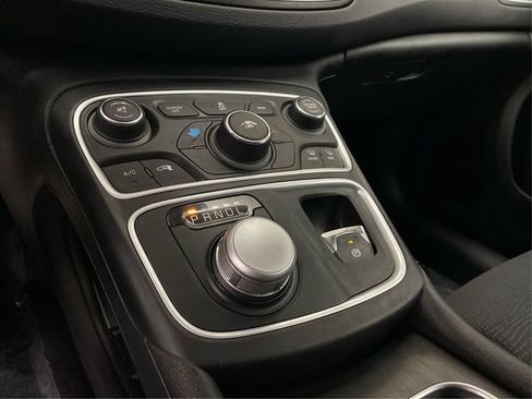 Used 2016 Chrysler 200 Limited w/ Convenience Group FWD image 31