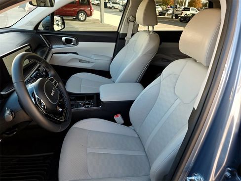 Used 2025 Kia Sorento EX image 27