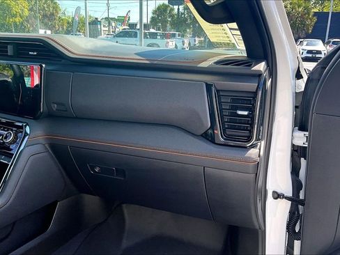 Used 2025 GMC Sierra 2500 AT4 w/ AT4 Premium Plus Package image 27