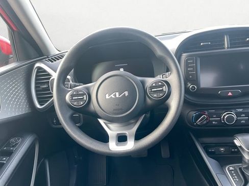 Used 2023 Kia Soul LX w/ LX Technology Package image 12