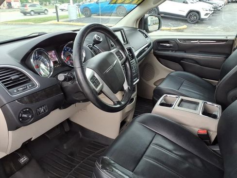 Used 2015 Chrysler Town & Country Touring w/ Driver Convenience Group FWD image 7
