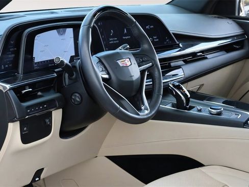 Used 2024 Cadillac Escalade ESV Premium Luxury image 15