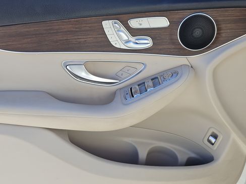 Used 2020 Mercedes-Benz GLC 300 image 24