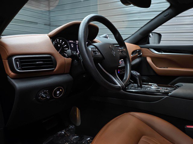 Used 2022 Maserati Levante GT AWD/4WD image 11