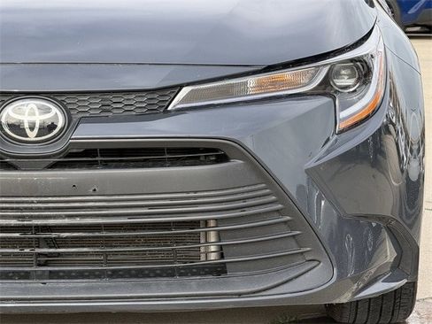 Used 2025 Toyota Corolla LE image 9