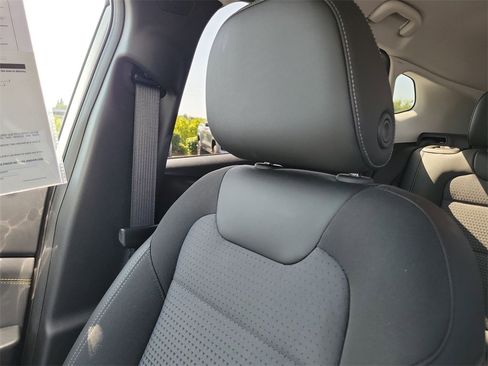 Used 2025 Chevrolet Trax LT w/ Driver Confidence Package image 12