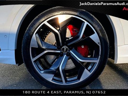 Used 2024 Audi RS Q8 w/ Black Optic Package image 8