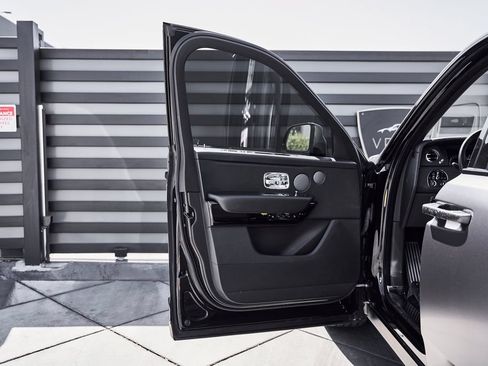 Used 2020 Rolls-Royce Cullinan AWD/4WD image 34