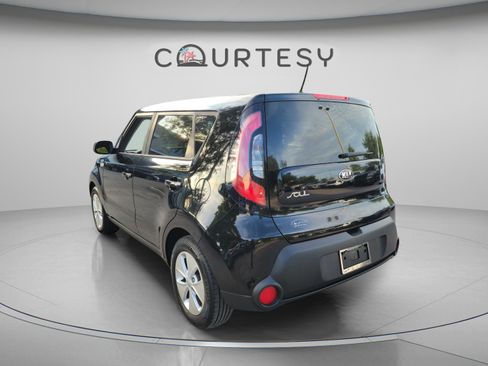 Used 2016 Kia Soul FWD image 2