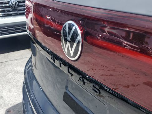 New 2026 Volkswagen Atlas Cross Sport SEL R-Line image 5