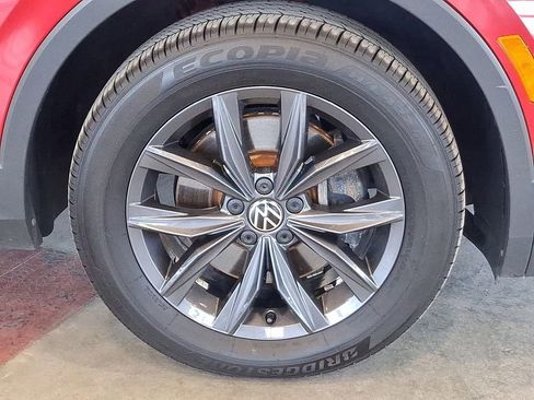 Used 2022 Volkswagen Tiguan SE AWD/4WD image 11