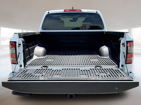 Used 2023 Nissan Frontier SV w/ Tow Package AWD/4WD image 7