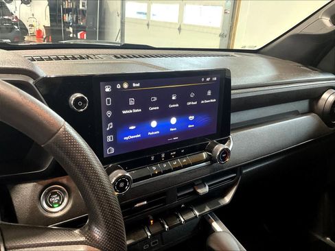 Used 2023 Chevrolet Colorado Trail Boss image 19