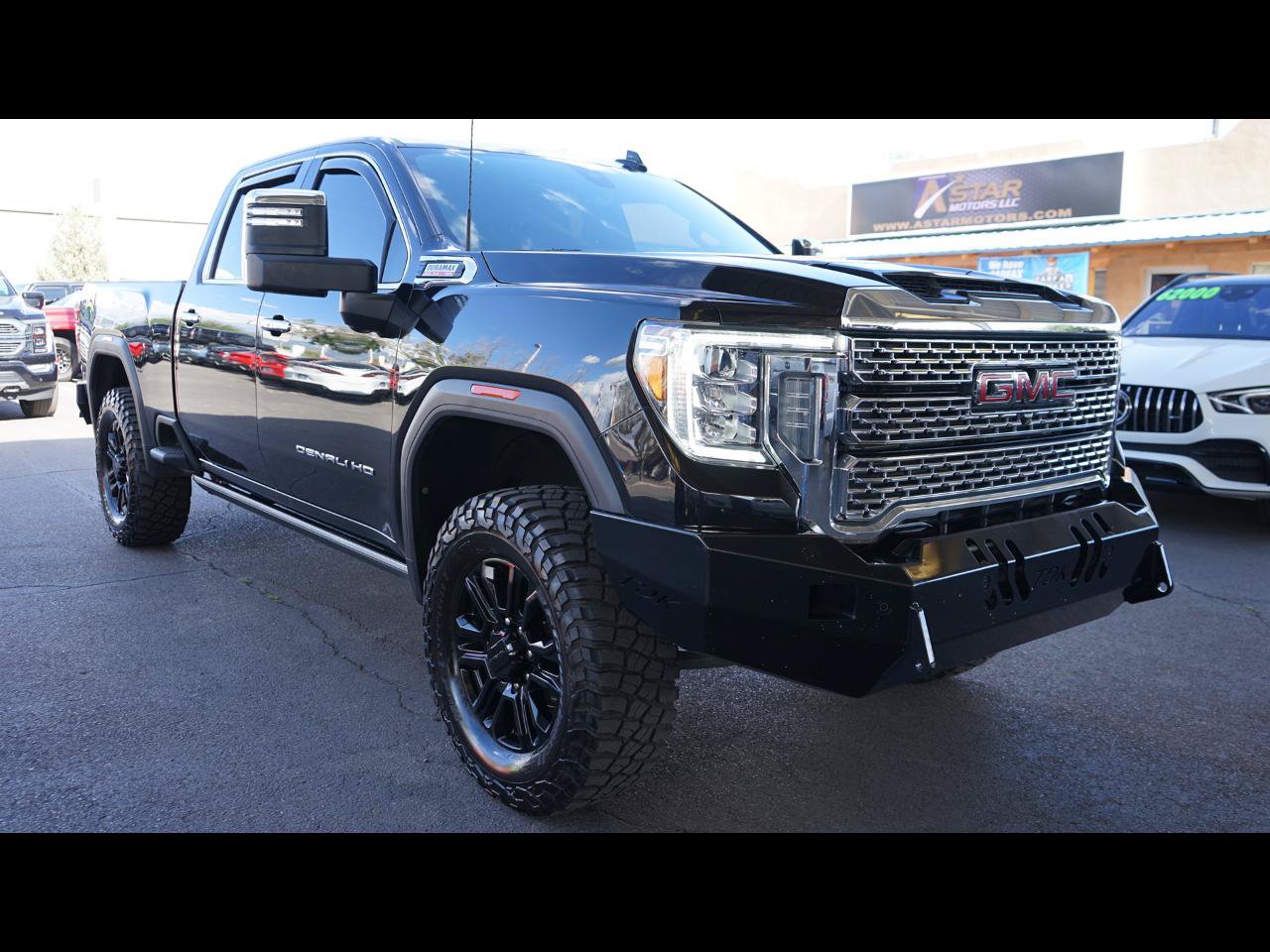 Used 2023 GMC Sierra 2500 Denali w/ Denali Black Diamond Edition AWD/4WD image 1