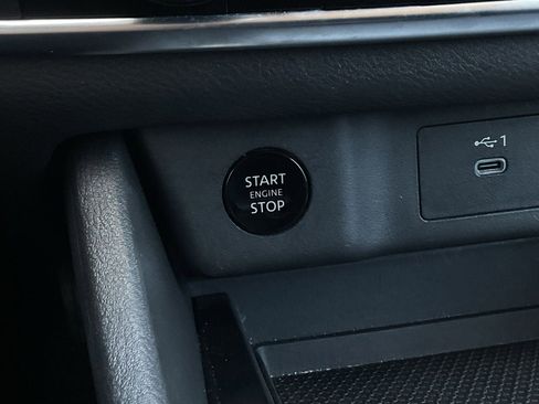 Used 2025 Nissan Rogue SV FWD image 22