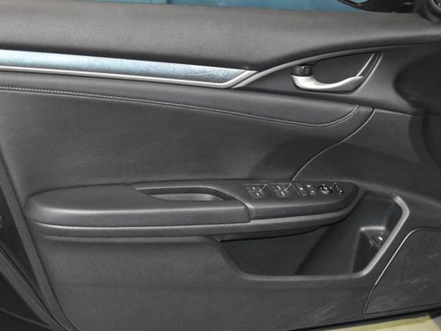 Used 2016 Honda Civic Touring image 4