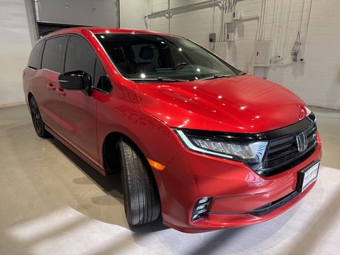 Used 2023 Honda Odyssey Sport image 3