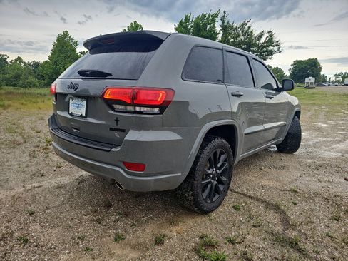 Used 2020 Jeep Grand Cherokee Altitude AWD/4WD image 4