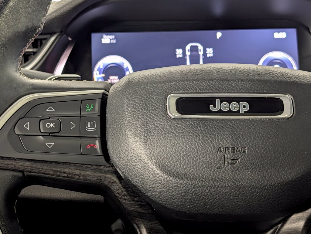 Used 2022 Jeep Grand Cherokee Limited w/ Luxury Tech Group II RWD image 32