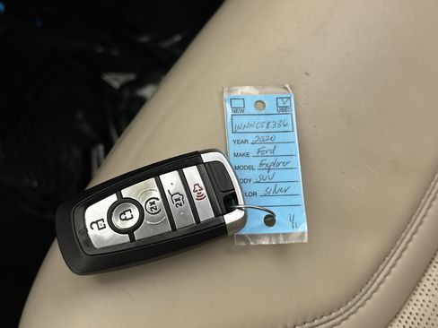 Used 2020 Ford Explorer Platinum w/ Premium Technology Package image 33