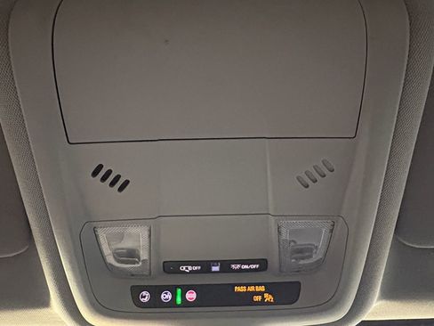 Used 2020 Chevrolet Equinox LS image 26