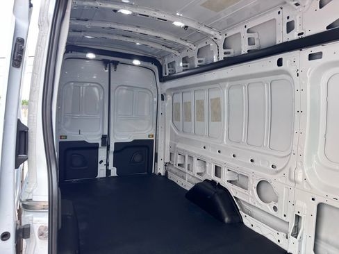 Used 2025 Ford Transit 250 148 High Roof Extended RWD image 33