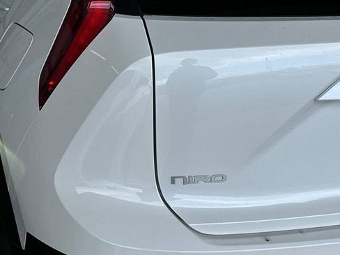 Used 2024 Kia Niro EX Touring FWD image 7