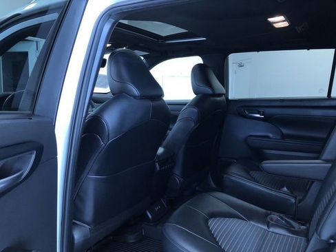 Used 2023 Toyota Highlander XSE FWD image 22