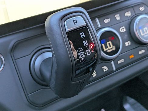 New 2026 Land Rover Defender 110 X-Dynamic SE AWD/4WD image 22