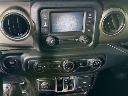 Used 2018 Jeep Wrangler Unlimited Sport S image 18