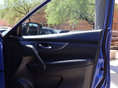 Used 2020 Nissan Rogue SV image 34